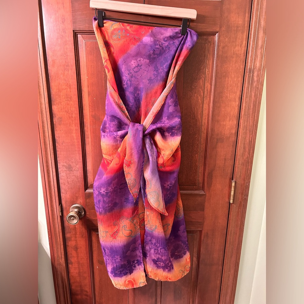 VON SAKEN VTG Sarong with adjustable panel. Size L. 100 percent polyester